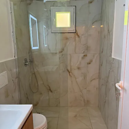 Ronis Place Hotel Shkoder